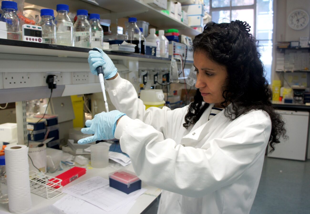 Kairbaan Hodivala-Dilke researching cancer