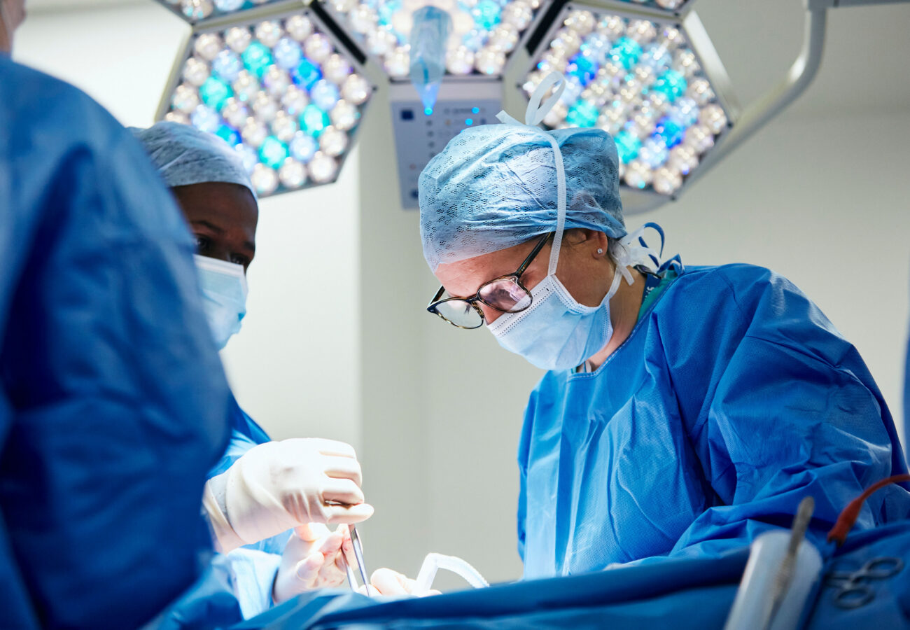 Image of Laura Johnson, surgeon at the Breast Cancer Centre, performing a breast surgery. Copyright: Matthew Andrews.
